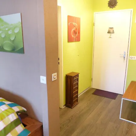 Apartment Jeanne D'arc.3 *